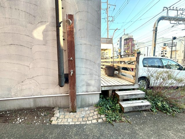 屋外シャワーもございます