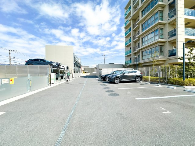 【敷地内駐車場】駐車場や駐輪場の空き状況、マンションの管理状況等に関しましてもお気軽にお問合せください