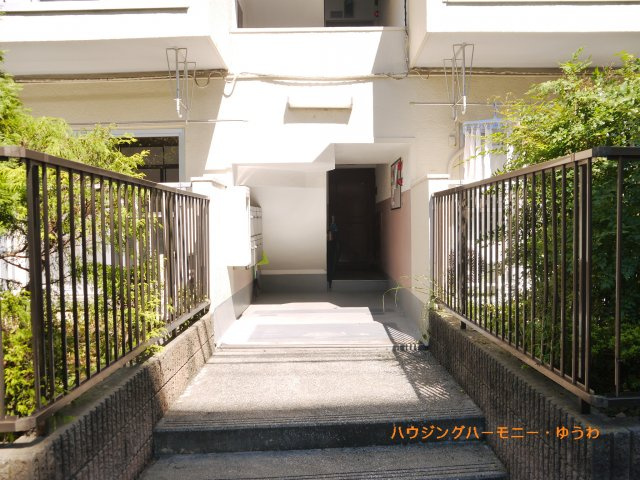 清廉とされたエントランスになっています。