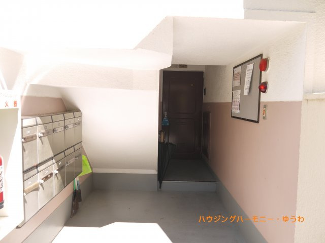 住まいの顔にふさわしい落ち着いた迎賓空間