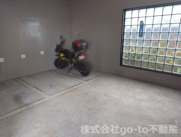 バイク置き場(1、000円/月)