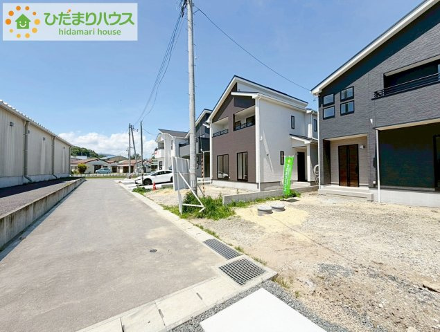 新しい住まいに集う家族の温かさと陽光の暖かさ、楽しい毎日と明るい未来を予感させる「空間が織り成すひとつ先の住み心地」を演出します。