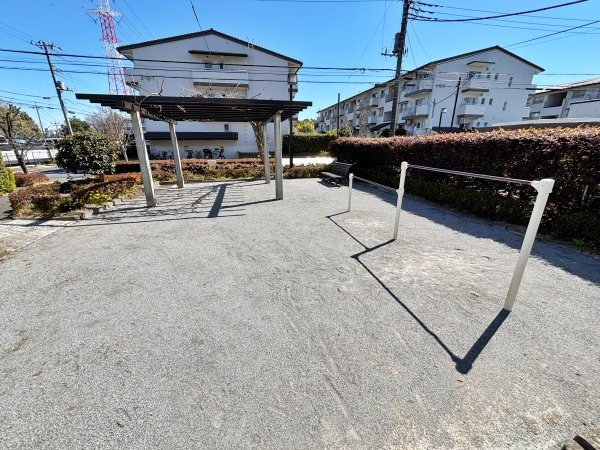 敷地内にある公園、お子様がいても安心です