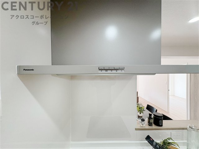 パワフルな吸引力で調理中の臭気等をしっかり処理してくれ、室内を快適に保ってくれます。