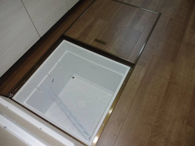 キッチン床下収納豊富です