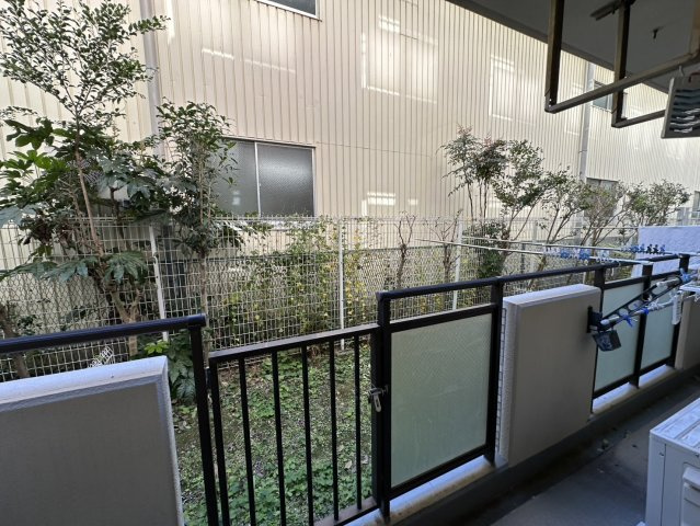 ガーデニングも楽しめる専用庭付き
