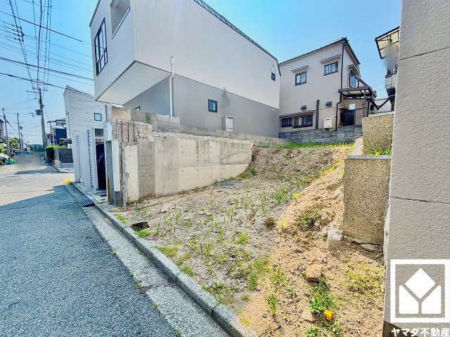 周囲にはすでに建物が建っていますので、実際の採光状況や窓の位置なども事前にご確認いただけます。