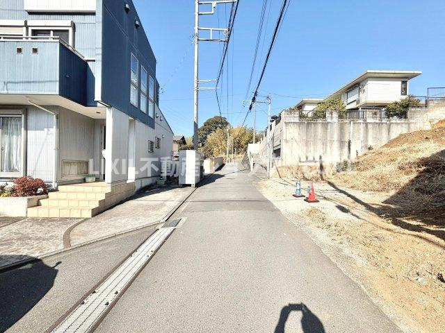 ご見学の際にはご自宅はもちろん、駅やご指定頂いた場所まで無料でお迎えに伺います。