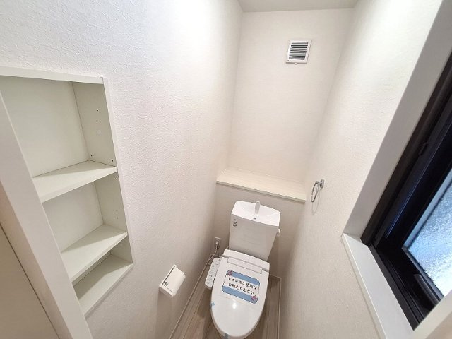 忙しい朝に、心のゆとりを。1階、2階、2ヶ所に設置されたトイレが、スムーズな一日のスタートを約束します。