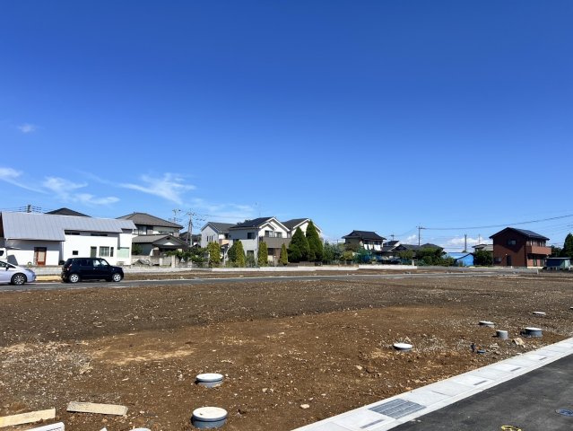 久喜市西（全28区画）22号地　現地写真　車通りが少ない静かな住宅街で、周囲の環境も整っています。お子様やペットと安心して暮らせる場所です。