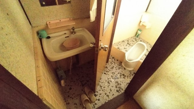 部屋数が豊富な7ＤＫ古民家、倉庫物置、畑つき