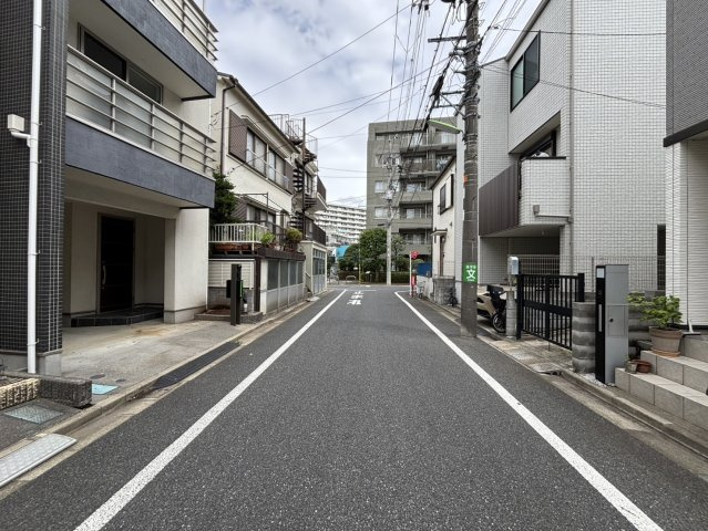 前面道路含む現地写真です