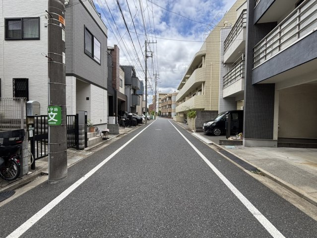 前面道路含む現地写真です
