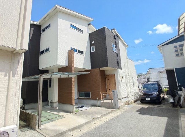 周辺は落ち着いた街並みの住宅地！子育てがしやすい住環境です！気になることがありましたら、お気軽にお問い合わせください！