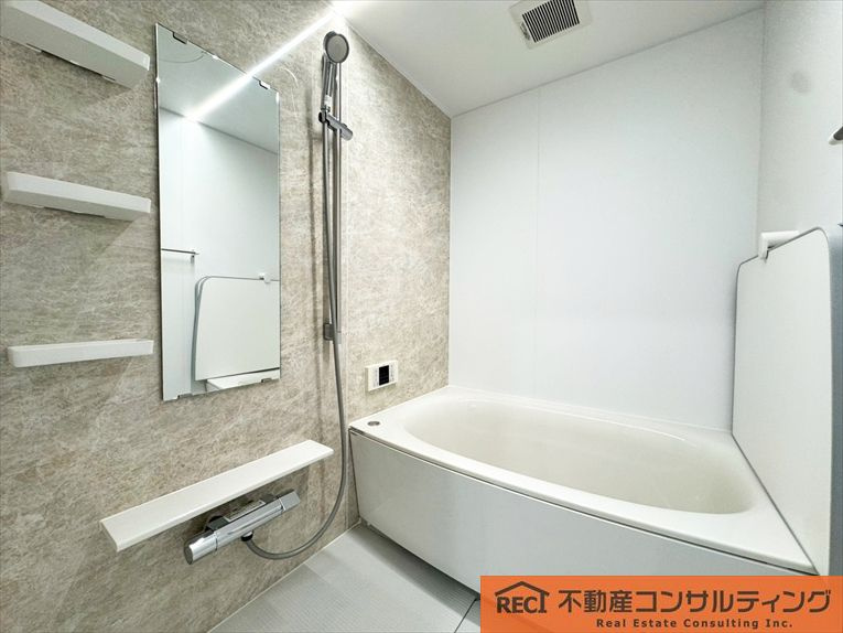 全居室LED照明器具付き！南向き陽当たり・通風良好！