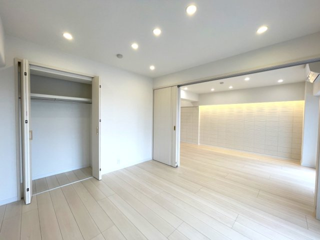 大切なお子さまを見守りやすい引き戸の洋室は、子ども部屋としても。　