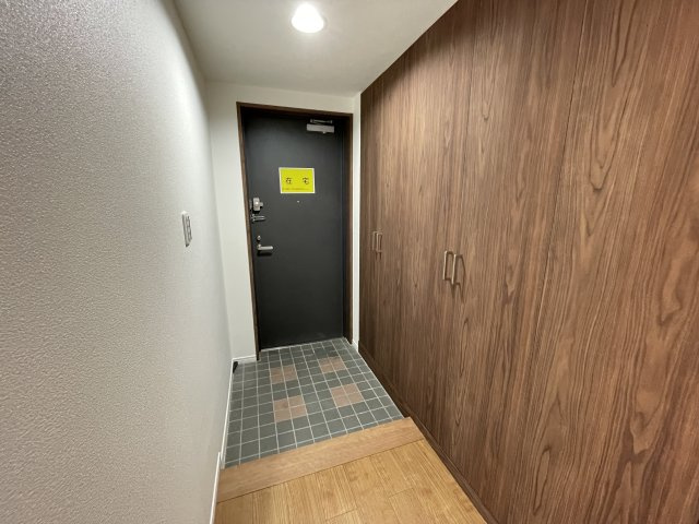 防犯性の高いダブルロックの玄関です。　