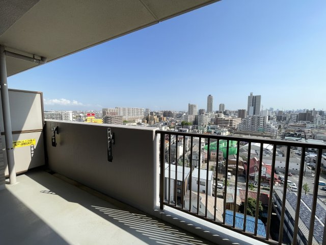 前面棟無しで南向きのバルコニーは、陽当たり・通風・眺望良好です。　