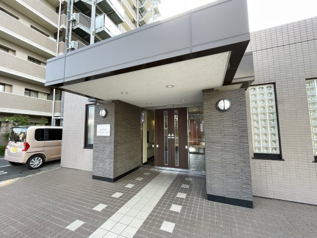 マンションの顔でもある、高級感漂うエントランス。　