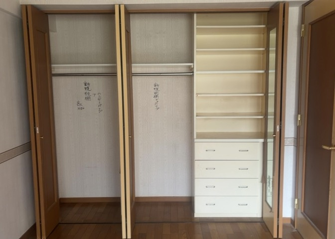 デザイン性を重視しすぎて収納が少なかった！なんてことにならないため、事前に現地で収納の数を確認しておくことをお勧めします。クローゼット以外にも床下収納や屋根裏収納、パントリーなどもチェックしましょう。