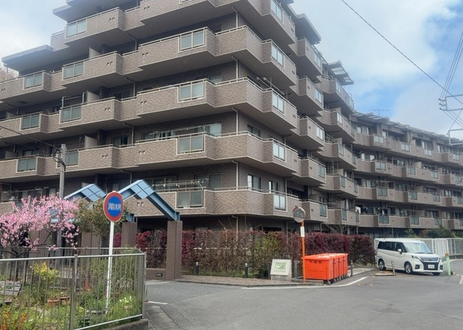 外観はマンション管理がされているかの目安になります。築年数が古いと、壁面は劣化してひび割れが生じることも！建物が古びていても細かいところが修繕されていると、きちんと管理されているなぁと感じるでしょう。