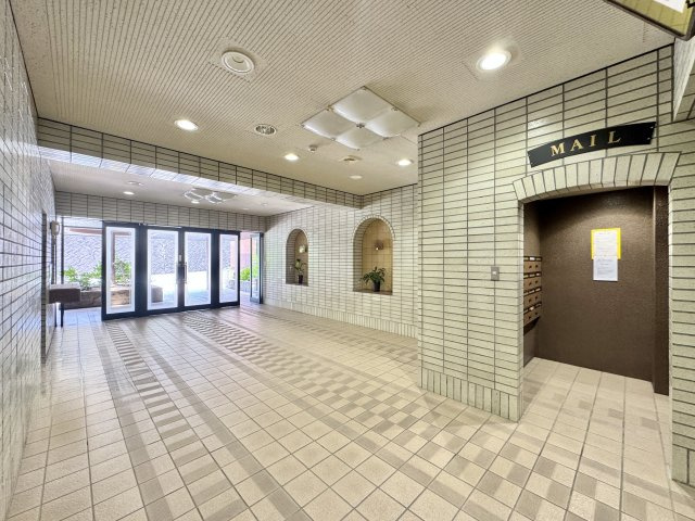 ロビーの写真になります。