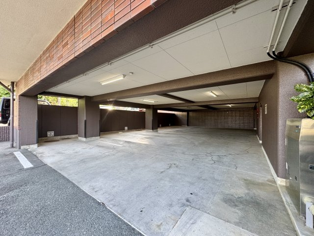 敷地内駐車場はすべて平置きになります。（場所は要確認）