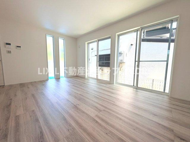 現地は建築中！完成が待ち遠しいです！皆様のお問合せお待ちしております。