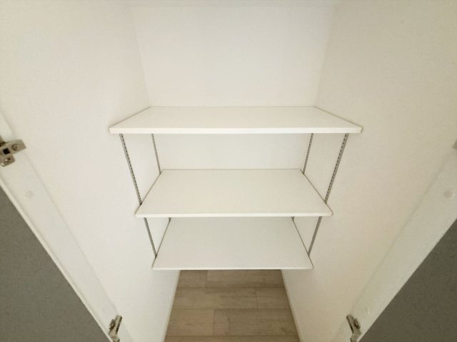 使い勝手の良い可動棚付き収納