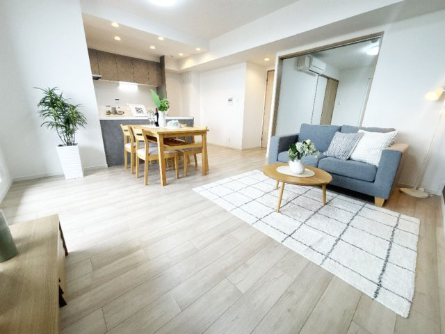 カウンターを備え、ご家族との会話も楽しめるLDKです