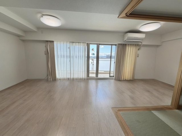 ※本画像は空室時の写真を加工し、家具・小物等を撤去したイメージです。　実際の仕様とは異なる場合がございます。