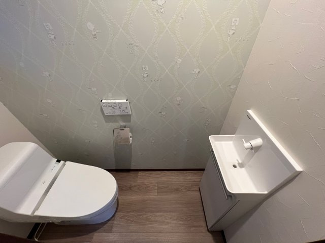 2階トイレには手洗いが付いています。