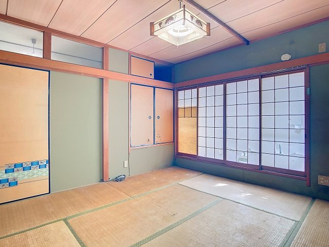 3階8帖和室です。　南側にバルコニーがあって日当たり良好♪
