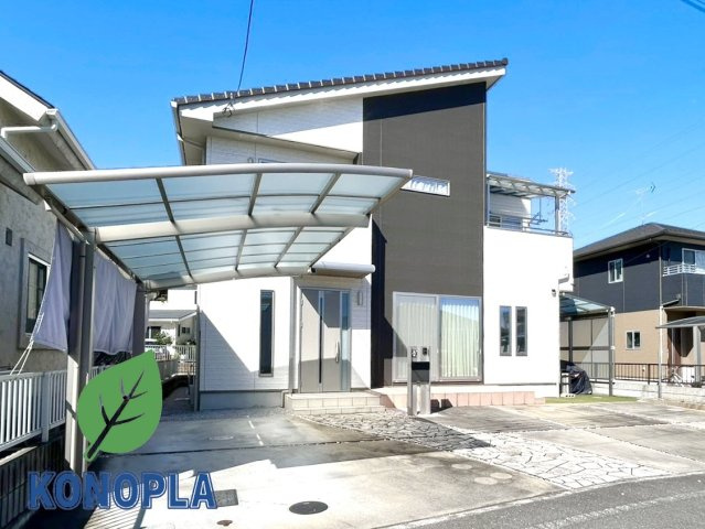 ■外観｜広々とした駐車スペースで楽々駐車可能！お買い物後もスムーズにお荷物を運べます♪