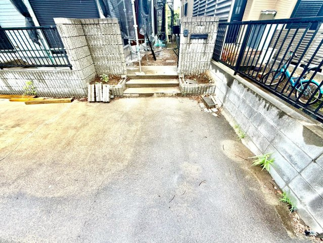 ■新規内外装リフォーム　■LDK17.5帖・対面式キッチン　■出羽小学校徒歩12分(950ｍ)・武蔵野中学校徒歩13分(1000ｍ)