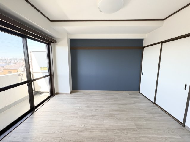 洋室6帖・引き戸で仕切って個室としても、開けて開放的にも使える間取りです