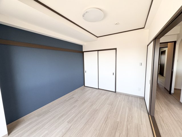 洋室6帖・引き戸で仕切って個室としても、開けて開放的にも使える間取りです