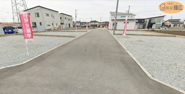 前面道路は広々としておりますので、お車の運転が苦手な方でも安心ですね。