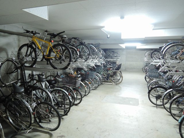 【D‘レスティア金沢八景アクオの駐輪場】