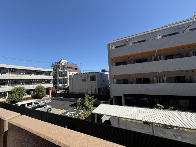向かいの建物まで距離があるため、陽当り良好です！