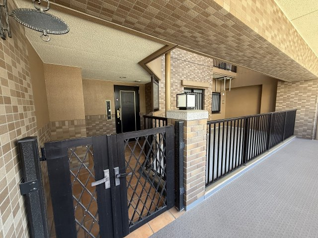 専用ポーチ付きでまるで戸建の気分です♪