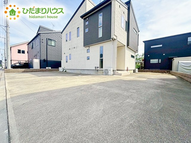 カースペースを4台完備しているため、スペースを多目的に活用できます。また、車の増車や買い替えにも対応しやすいです。