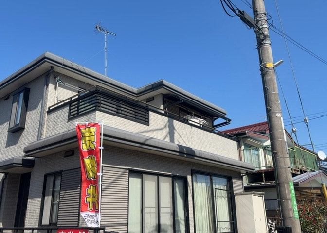 バルコニーは、室外の専用スペースのうち、「屋根がなく開放された空間」であるものを指します。ベランダより広いタイプのものが多く、日当たりもよいため家庭菜園などを楽しみたい人にとって適した環境となります。
