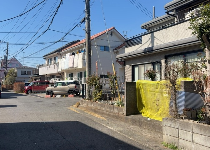 東側道路の場合は居室を南向きに設計しやすいため、朝日が入りやすいというメリットがあります。一方、西側道路も東側同様に居室を南向きに設計しやすいのですが、住宅地だと朝日が入りにくいという弱点があります。