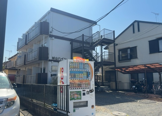 眺望を気にして物件を探す場合、前面に建物が建っていないか現地で確認しましょう！前面に建物があると景色はもちろん、日当たりや風通しにも影響が出てきます。住んだ時のことを想像しながら現地見学をしましょう。