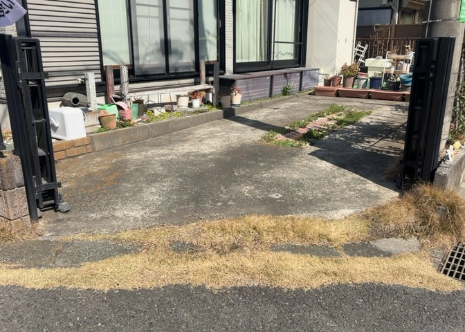 駐車場と明記されていても、最小スペースでつくられた駐車場だと大型車は駐車できなかったり、出入りしにくくなったりする可能性があります。お車のサイズと購入したい物件の駐車場のサイズを現地で確認しましょう。