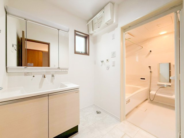 【川崎市高津区上作延 8号棟の独立洗面台】