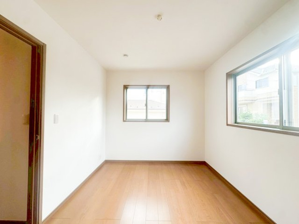 【川崎市高津区上作延 8号棟の洋室】