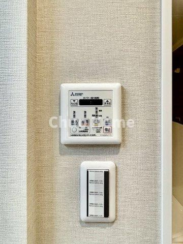 【浴室乾燥機】暖房・冷風・換気・乾燥が可能です。毎日を快適に過ごせるうれしい機能が揃っています。雨の日の洗濯物も安心です。