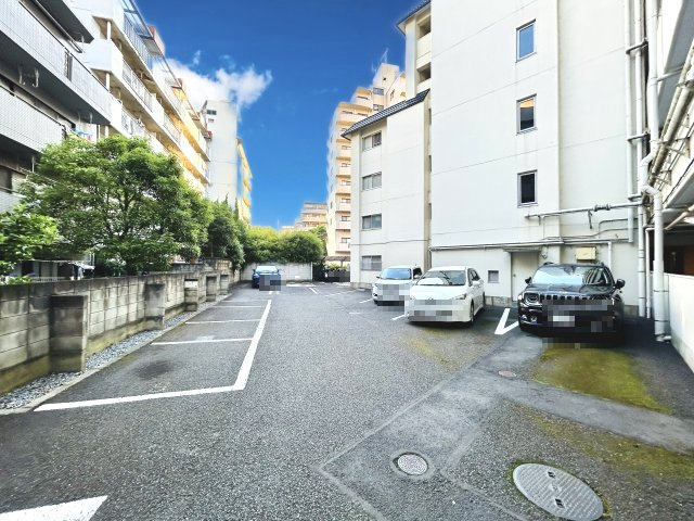 【敷地内駐車場】最新の空き状況や費用などの詳細は担当スタッフまでお問い合わせください。